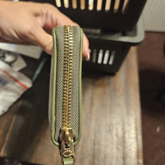 Coach Signature Accordion Zip Wallet Like New! - Picture 3 of 10